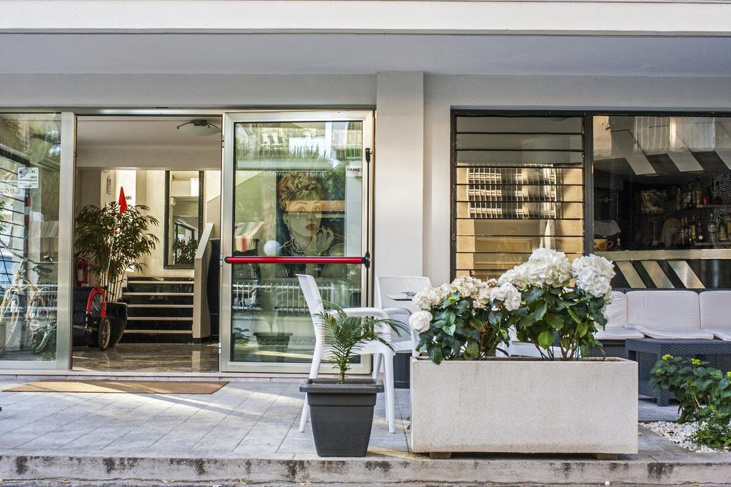 Hotel Hollywood Riccione Exteriör bild