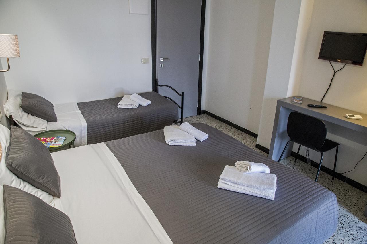 Hotel Hollywood Riccione Exteriör bild