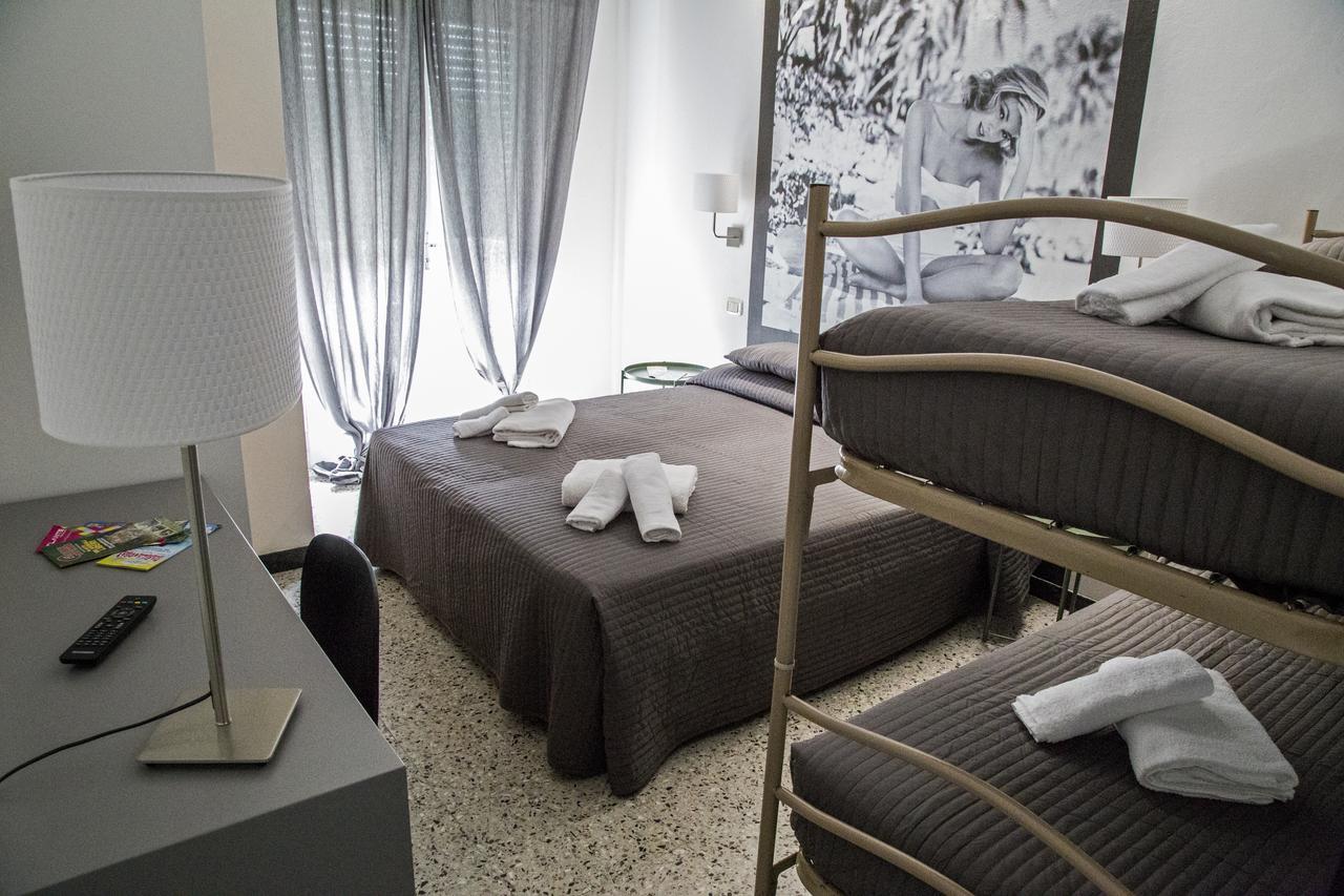 Hotel Hollywood Riccione Exteriör bild